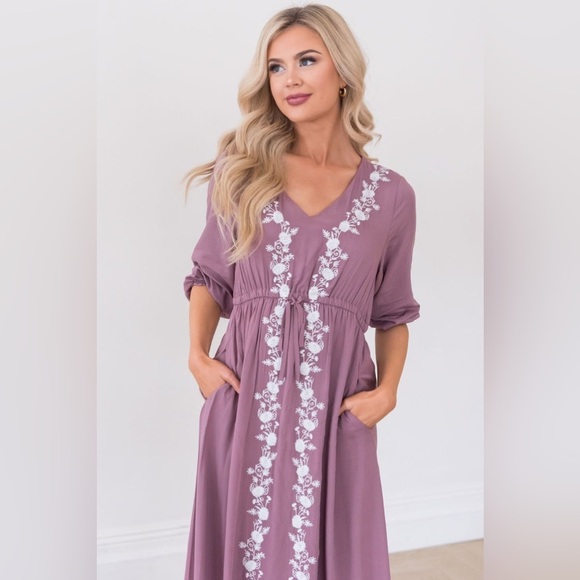 Polygram “The Rylan” modest embroidered maxi dress SZ MED - Picture 3 of 10